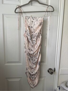 illuminating maxi dress lioness ILLUMINATING MAXI DRESS - GOLD